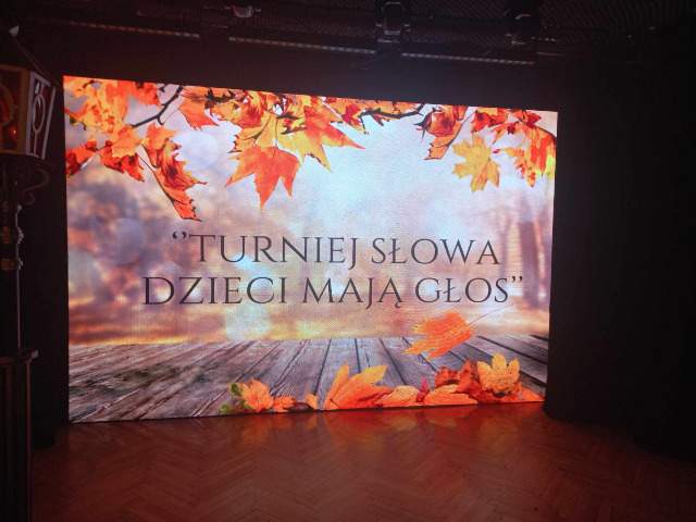 ekran z napisem turniej słowa, dzieci mają głos