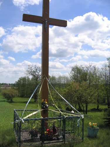 • Przydrożne kapliczki i krzyże - w każdej miejscowości co najmniej jedna, większość z nich powstała w okresie powojennym