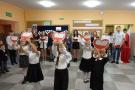zebrani z serduszkami biało czerwonymi w górze