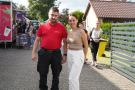 pan w czerwonej koszulce i prowadząca