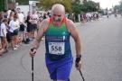 osoba z nordic walking