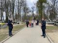 wójt i startosta stoją na przeciwko siebie podczas kwesty