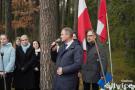 wójt przemawia przy pomniku