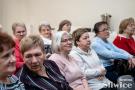 siedząca grupa kobiet