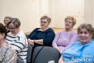 siedząca grupa kobiet
