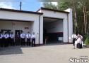 zebrani przed remizą osp