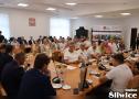 zebrani na sali