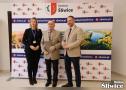 wójt, wicewójt i przedstawiciel stowarzyszenia henryk kobierski