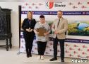 wójt, wicewójt i przedstawicielka stowarzyszenia kgw lińsk