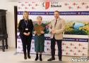 wójt, wicewójt i przedstawicielka stowarzyszenia teresa cherek-kanabaj