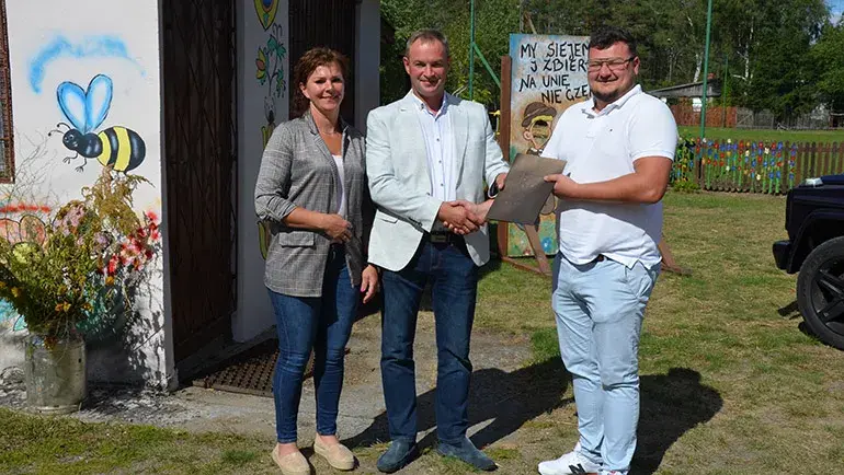 Dwóch mężczyzn jedna pani