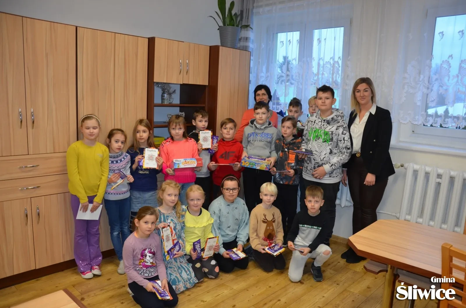 17 dzieci, dyrektor sp śliwice i Pani Wicew&oacute;jt