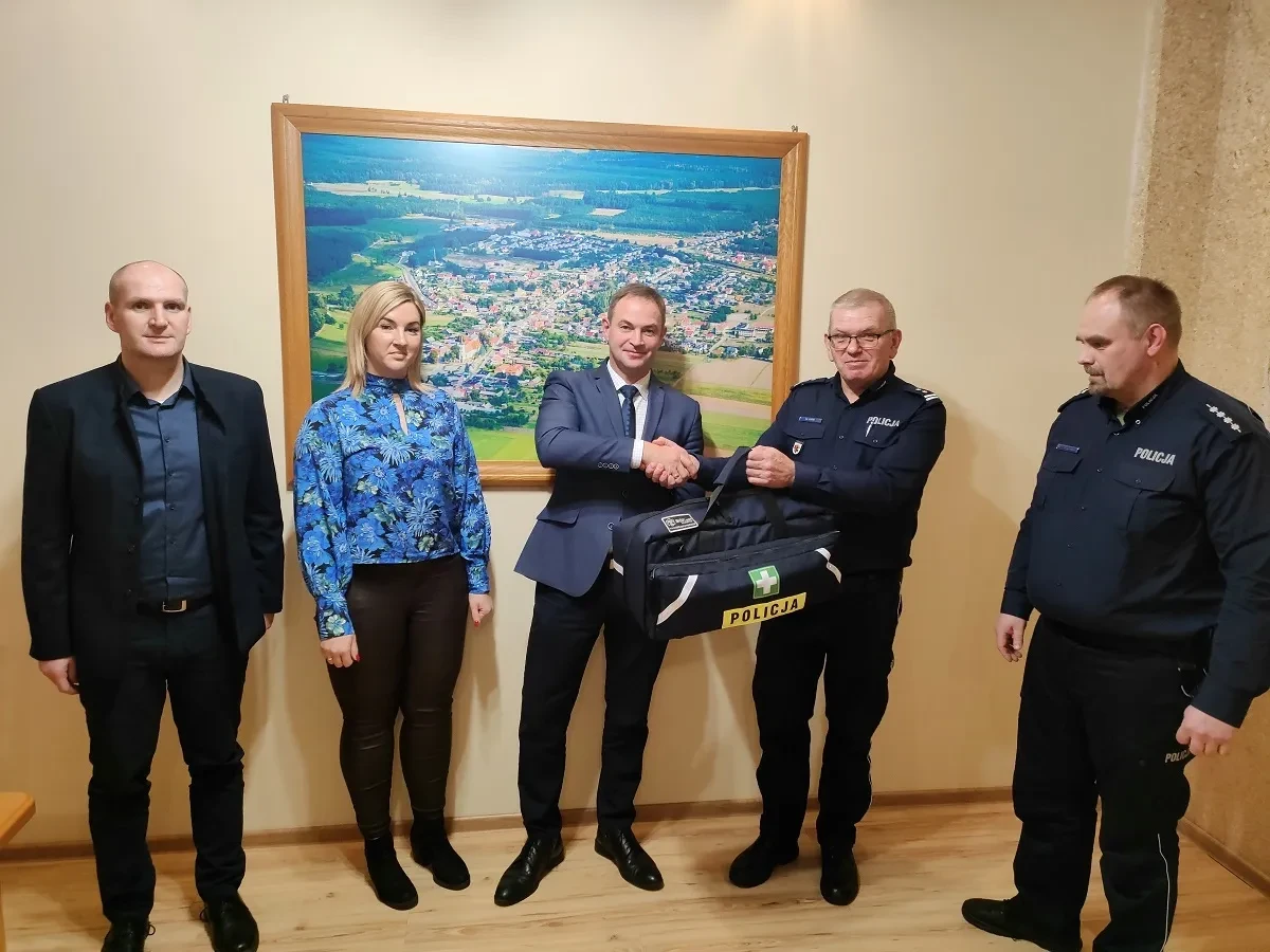 Przekazanie zestawu ratownictwa medycznego