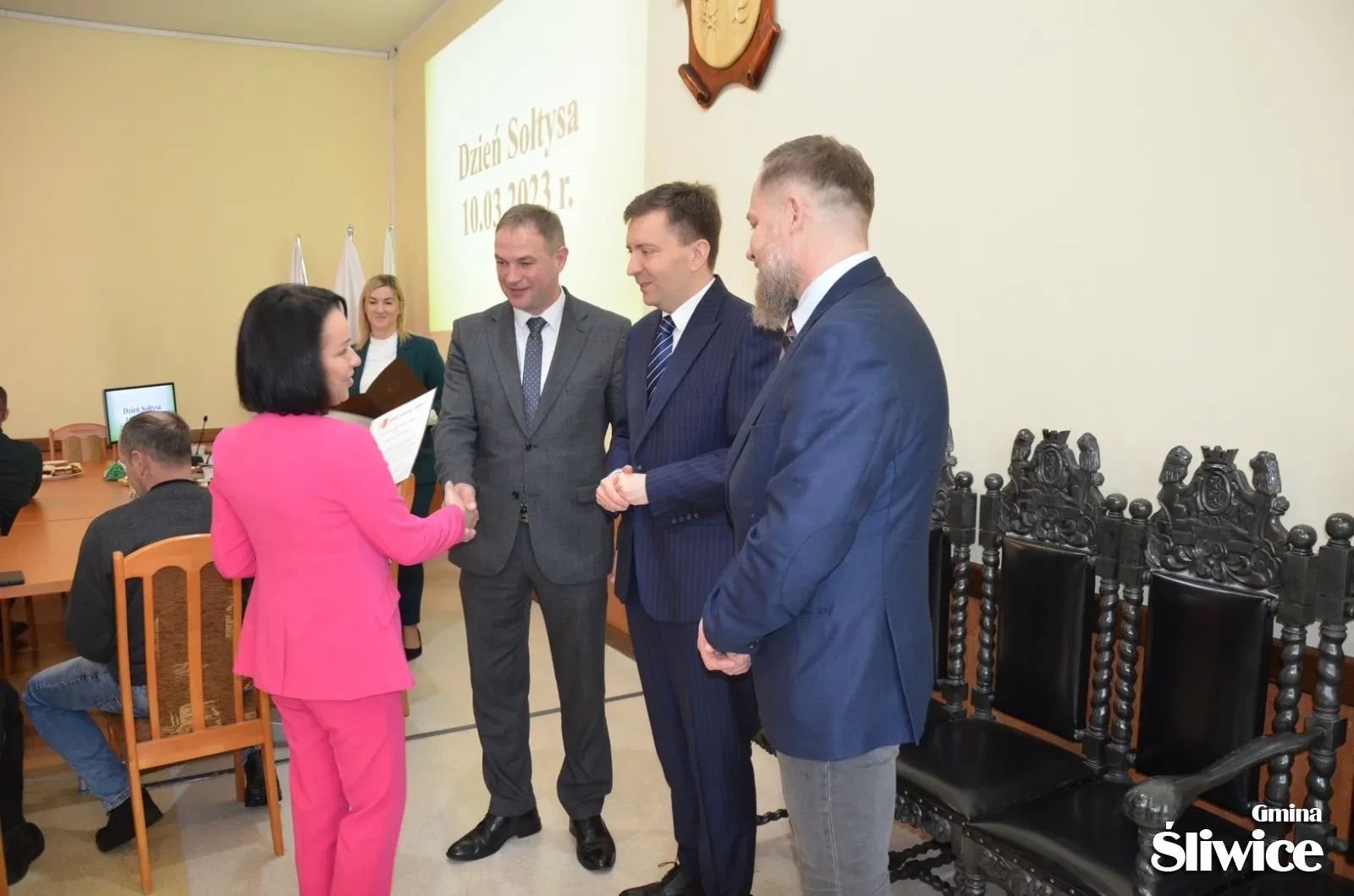 wręczenie życzeń dla sołtysów
