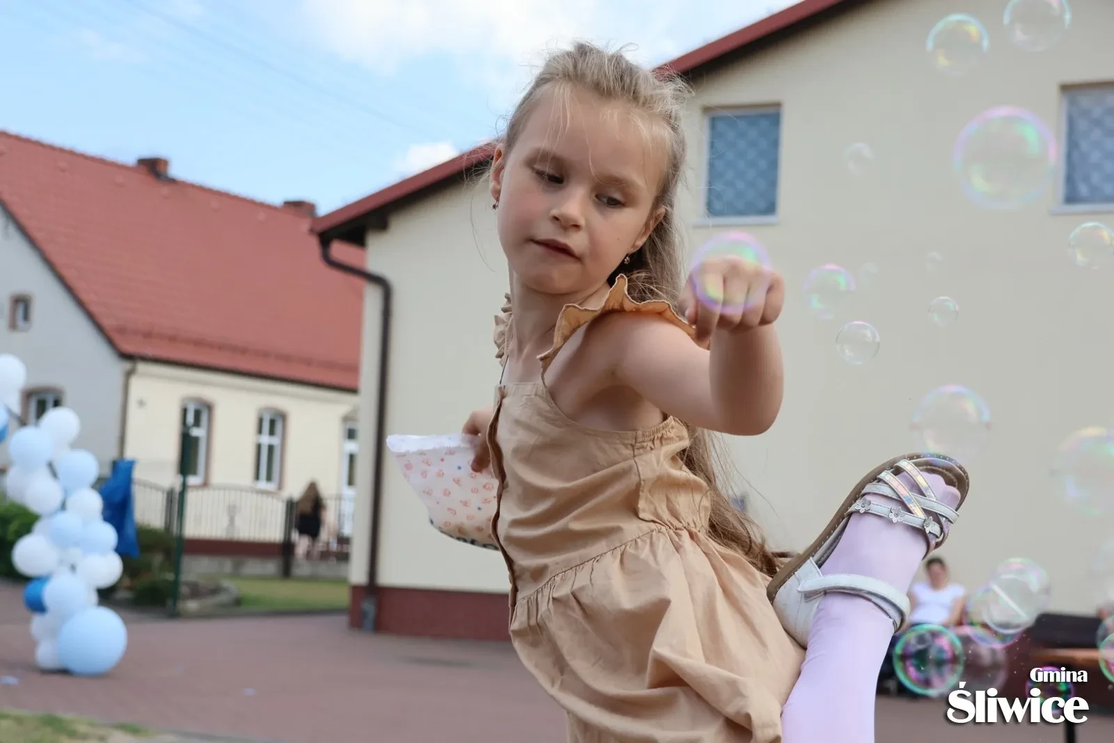 dzieci bańki mydlane