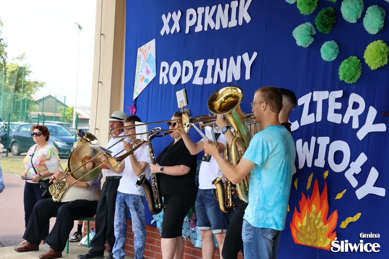 zebrani podczas pikniku