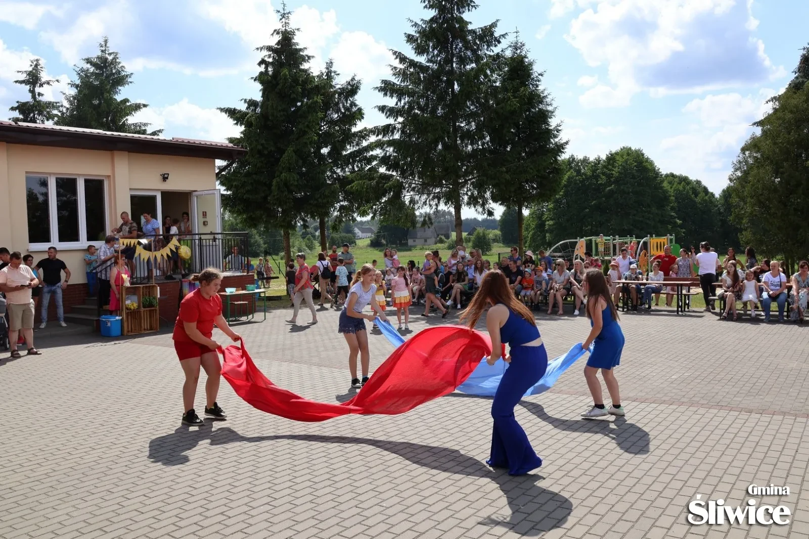 zebrani podczas pikniku