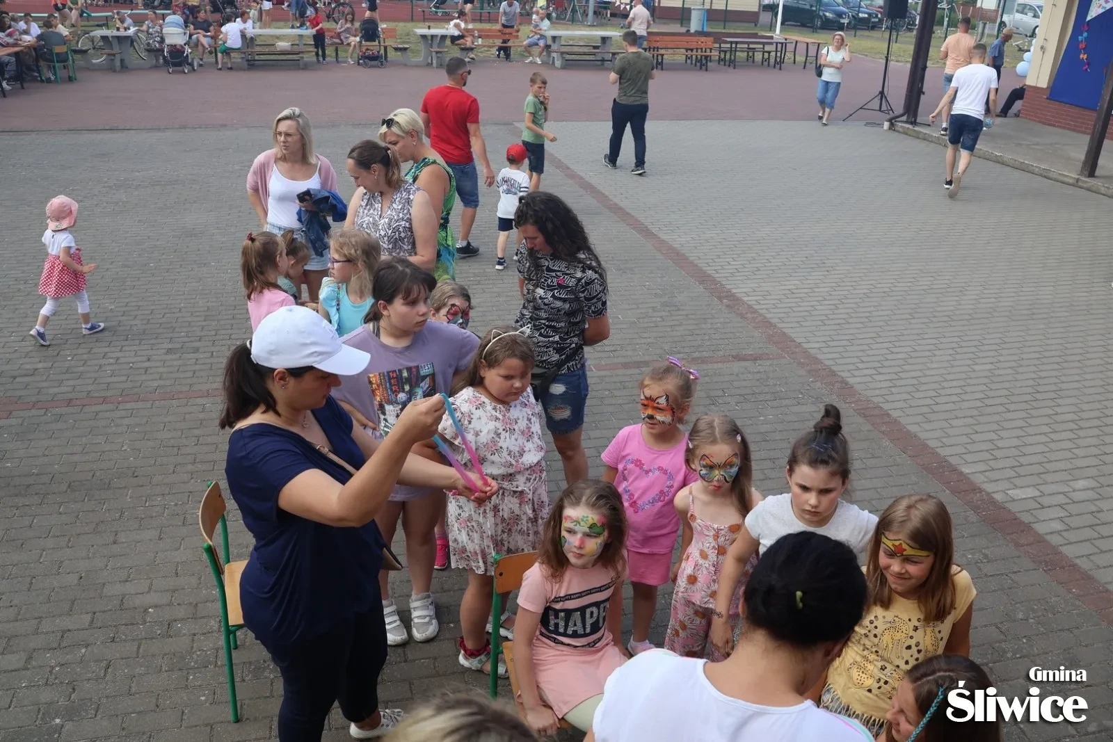 dzieci podczas pikniku