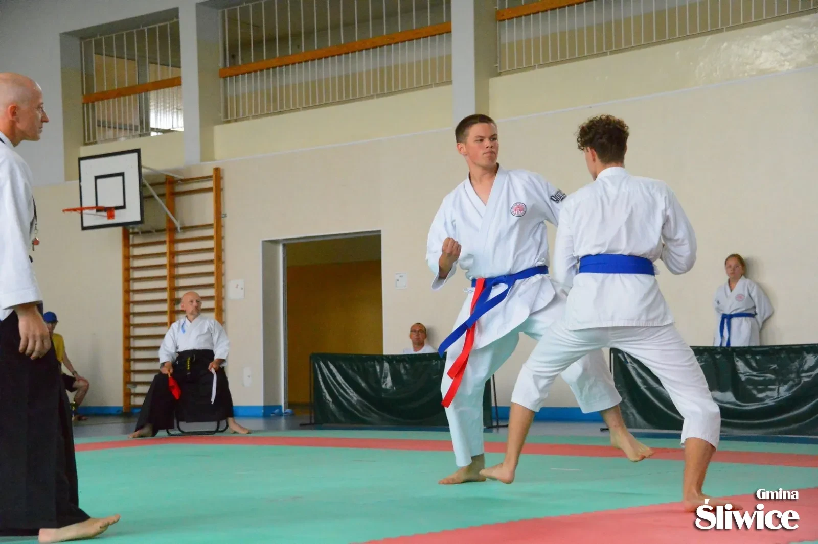 chłopaki podczas kumite