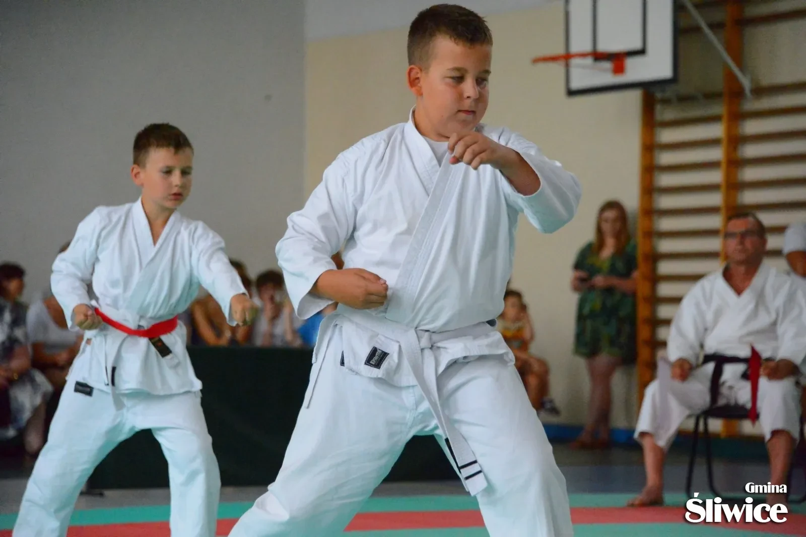 chłopcy podczas kata