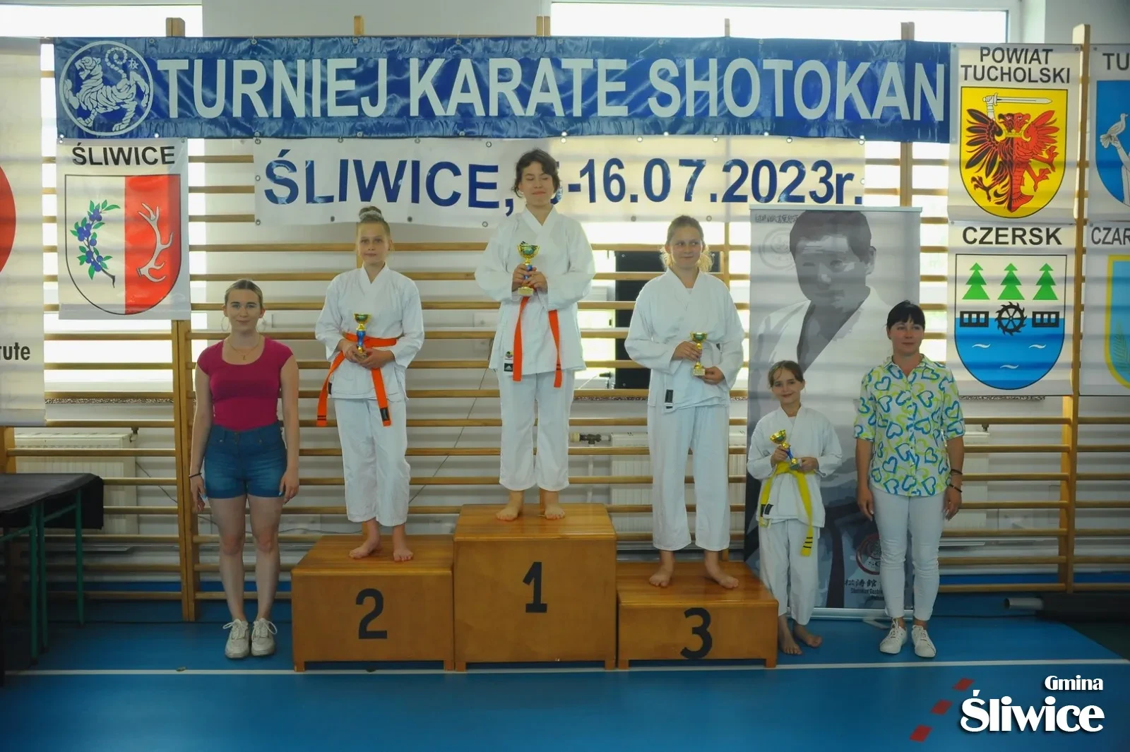 zwycięzcy na podium