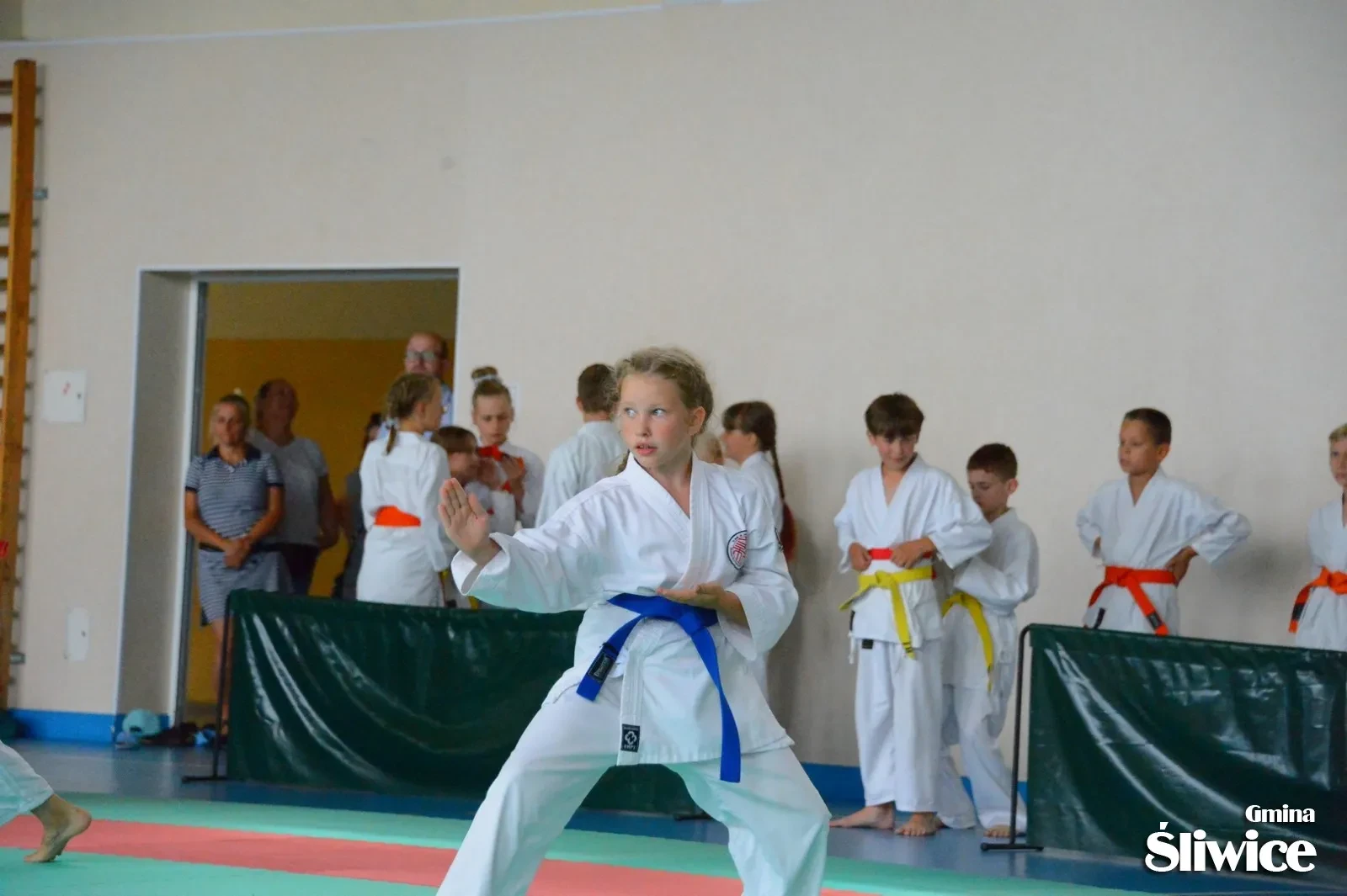 dziewczynka podczas kata
