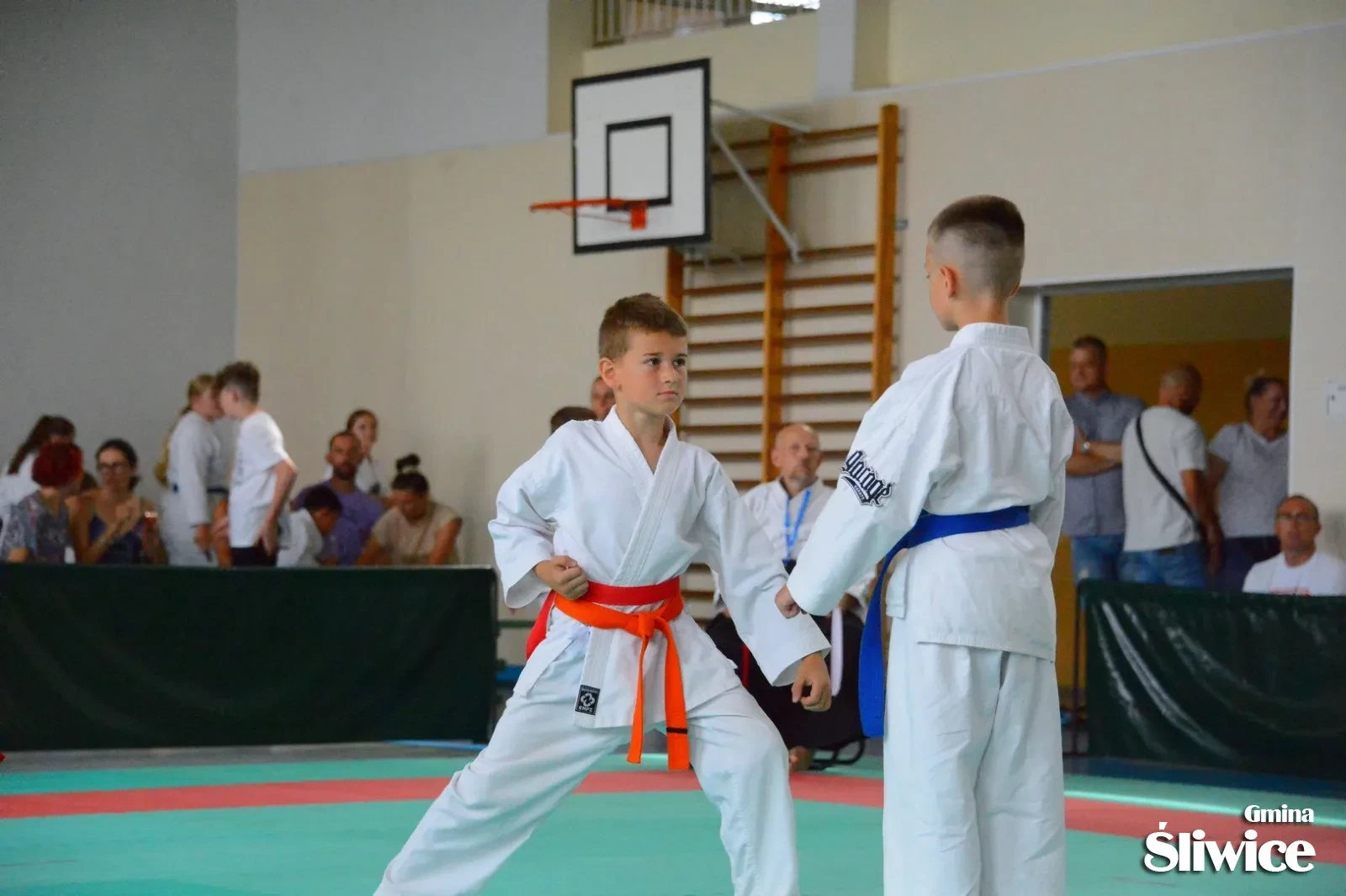 chłopcy podczas kumite