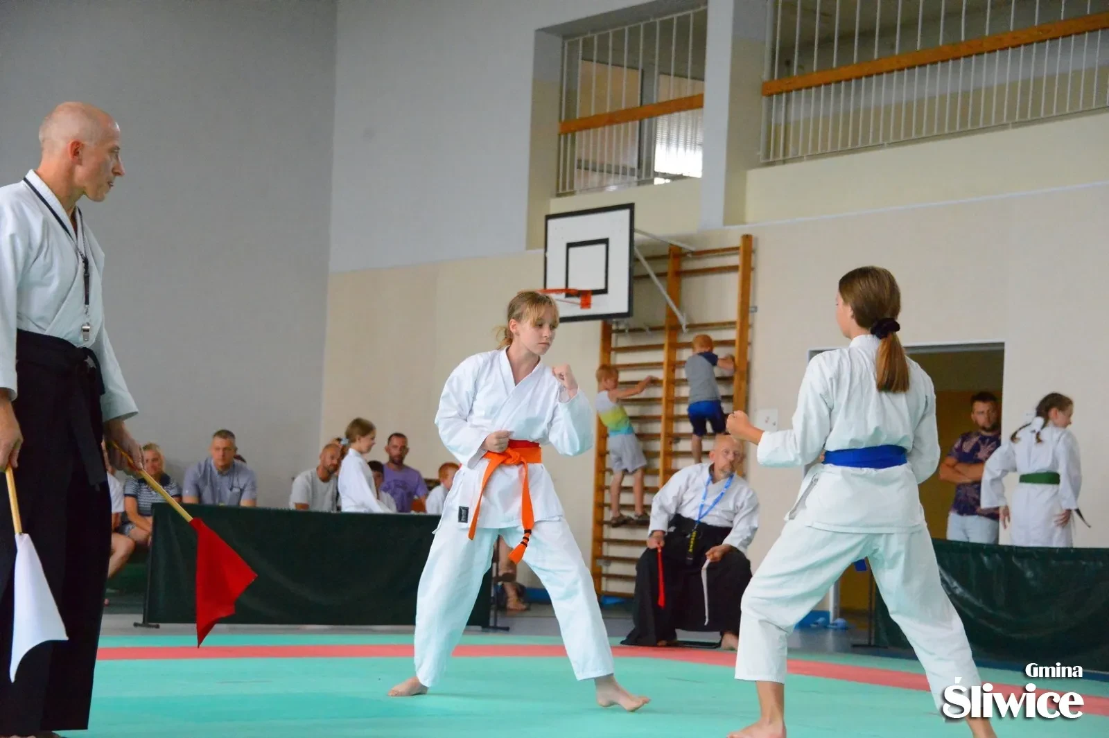 dziewczynki podczas kumite