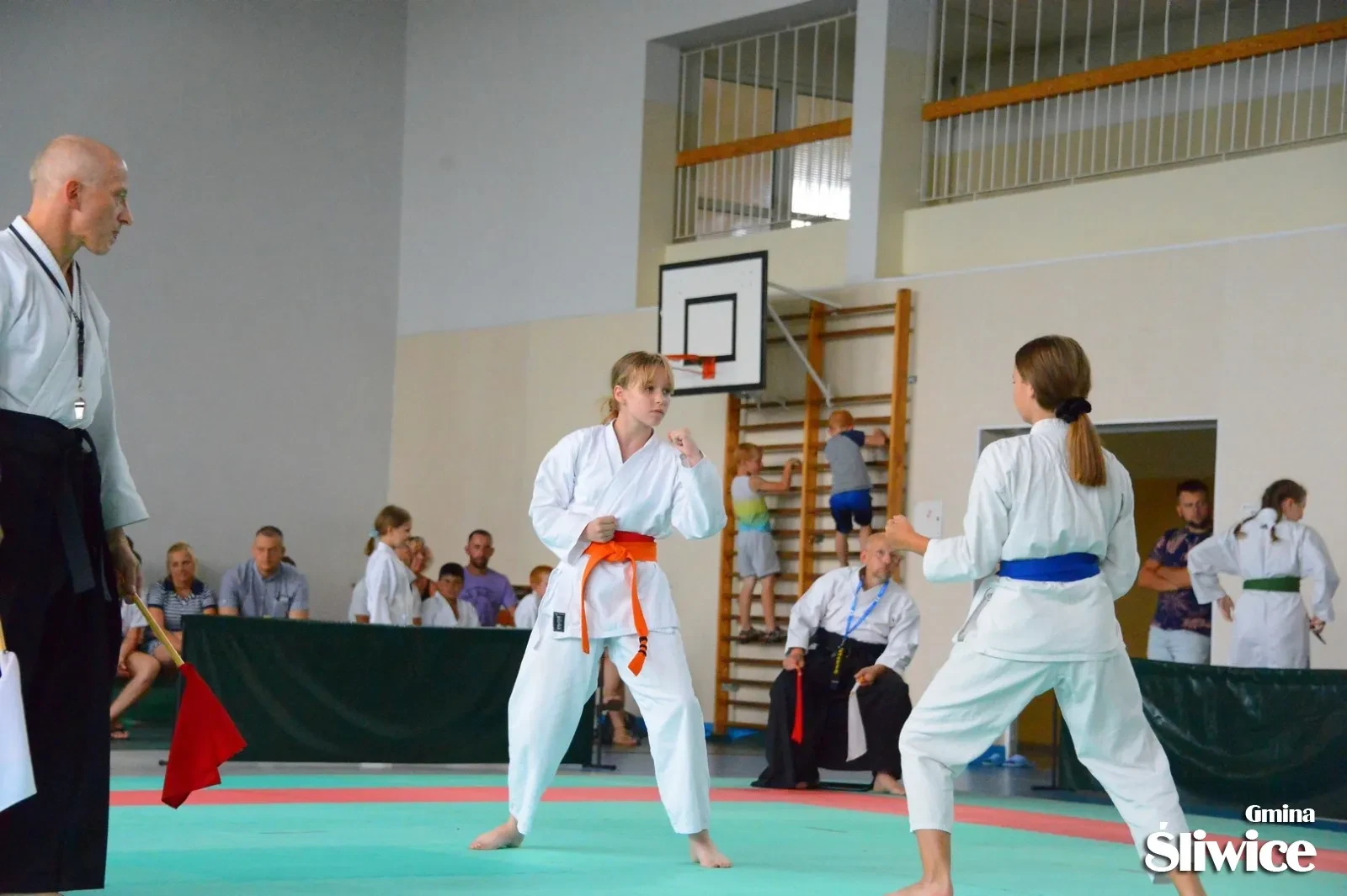 dziewczynki podczas kumite