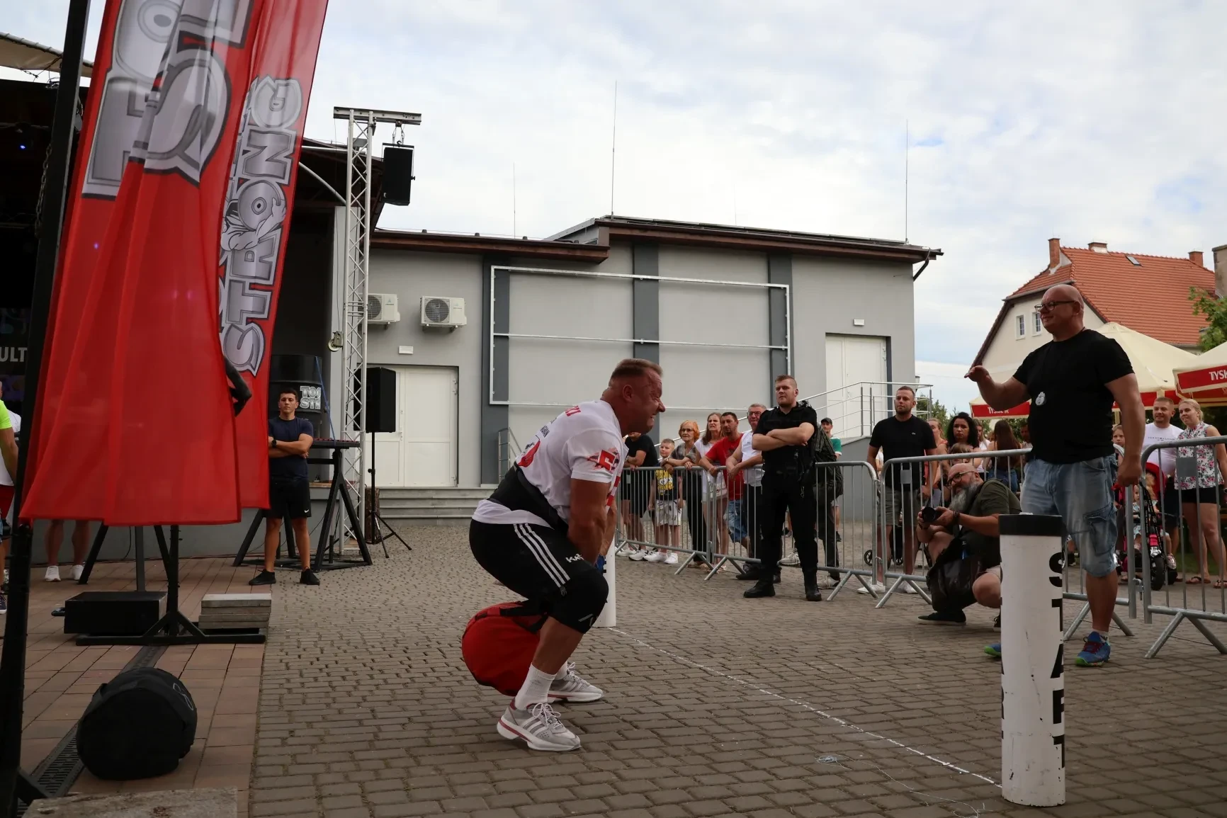 Kulturysta podczas zawodów.