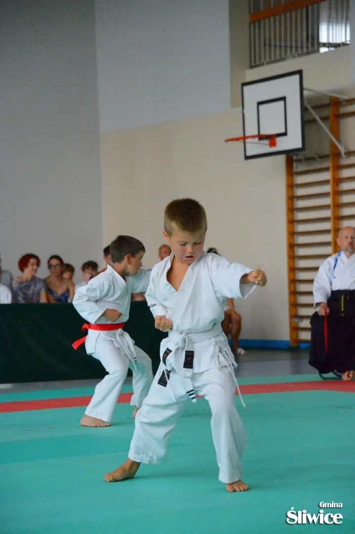 chłopcy podczas kata