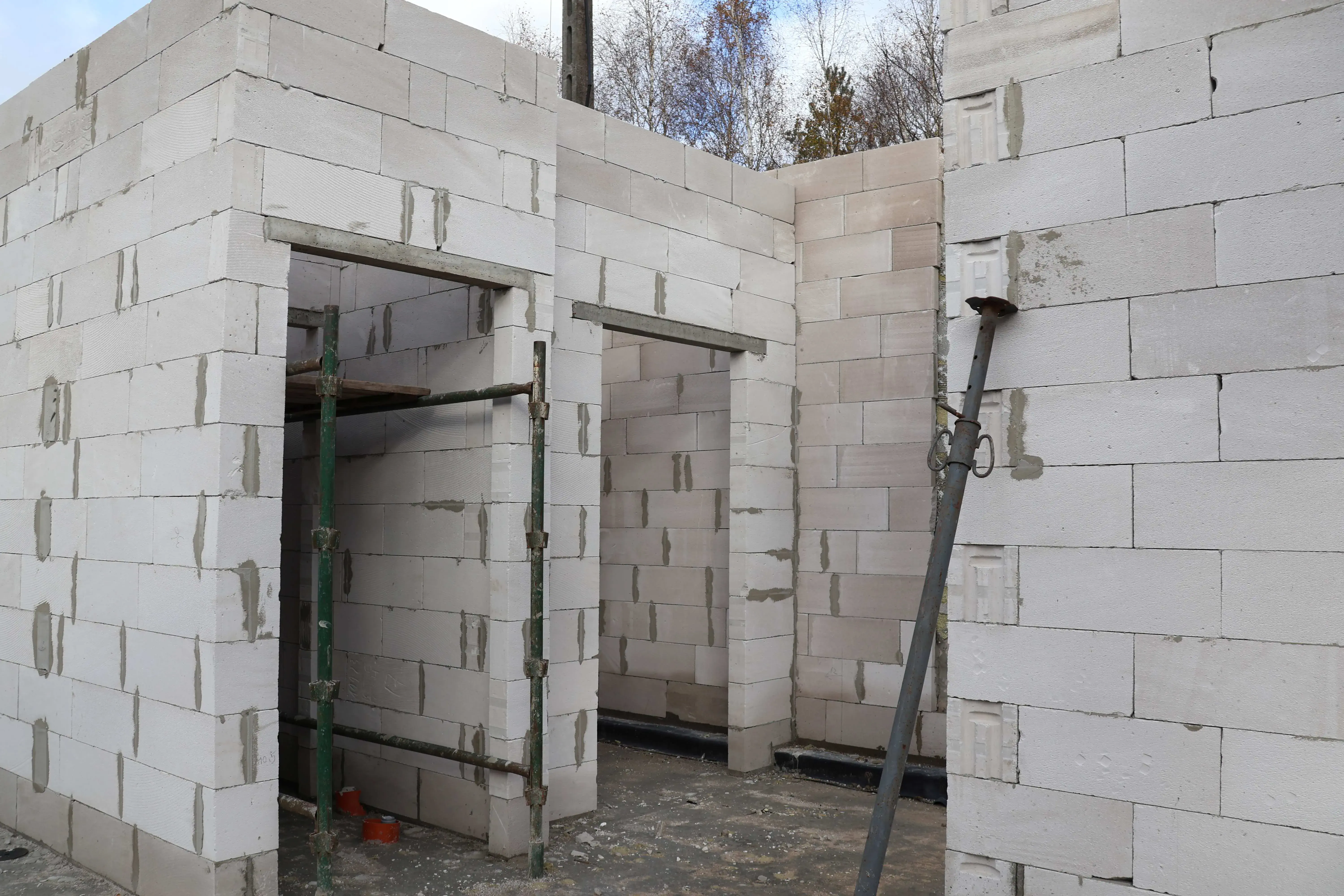 wnętrze remontowanego budynku