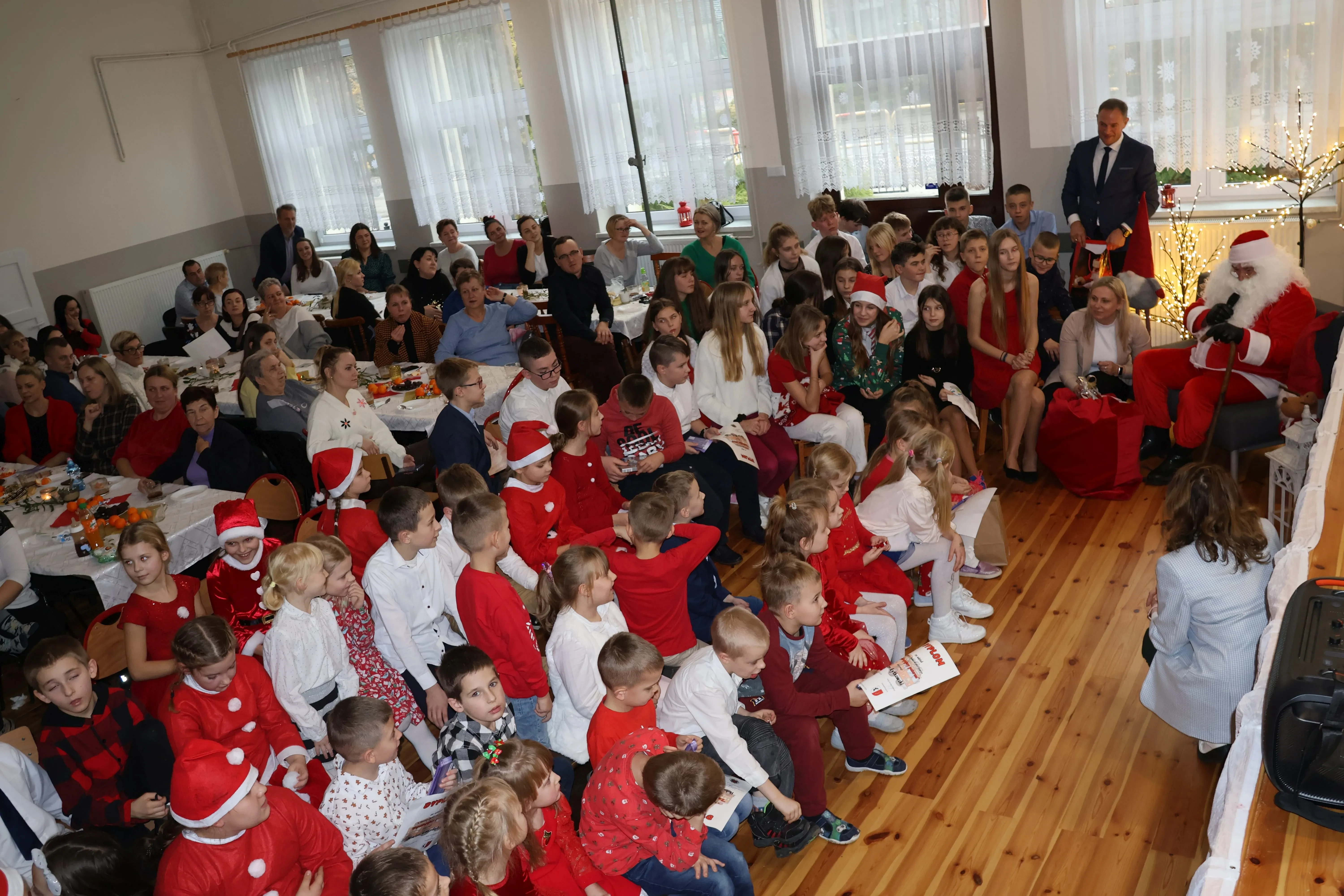 wręczanie prezentów mikołaj