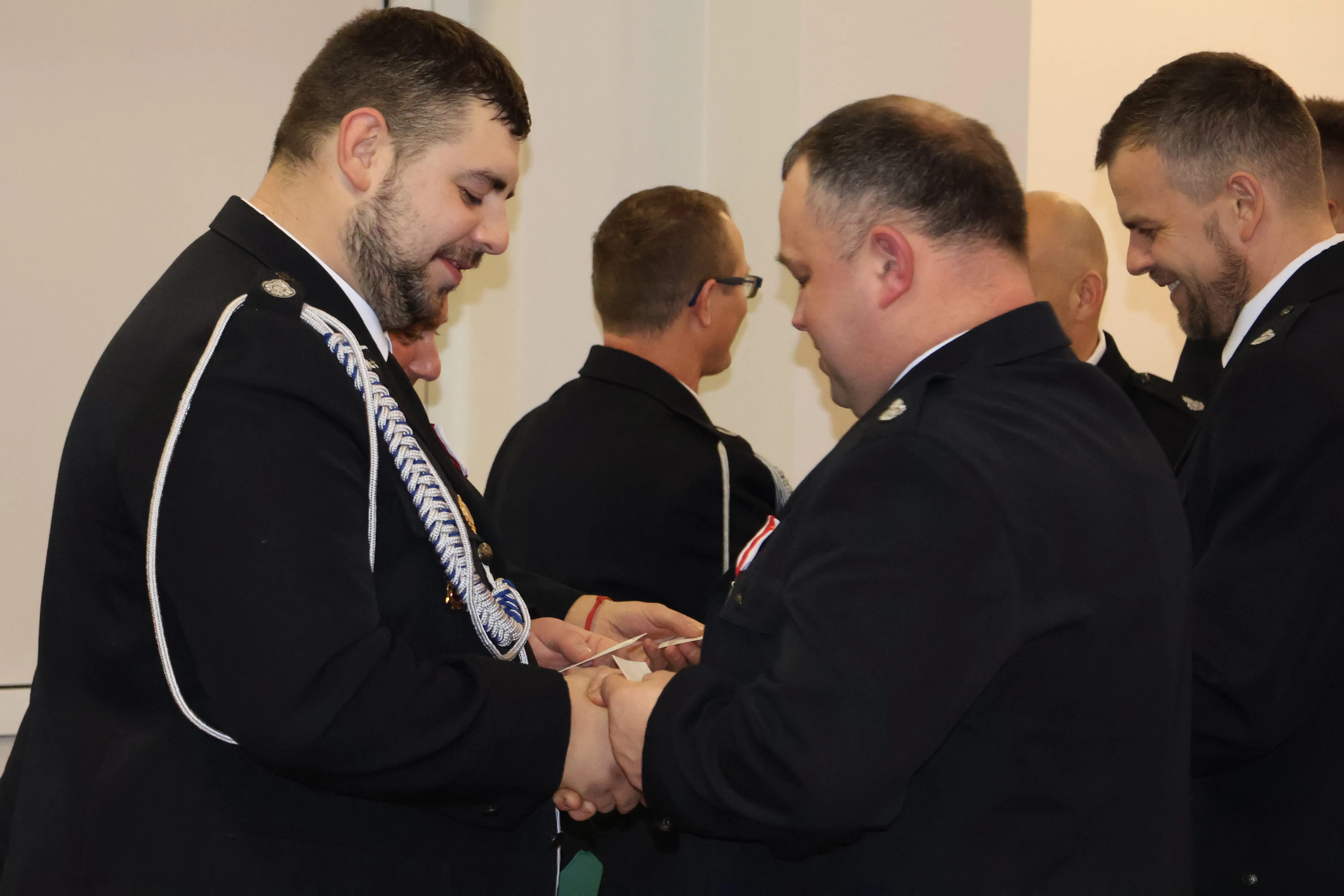 druhowie dzielą się opłatkiem