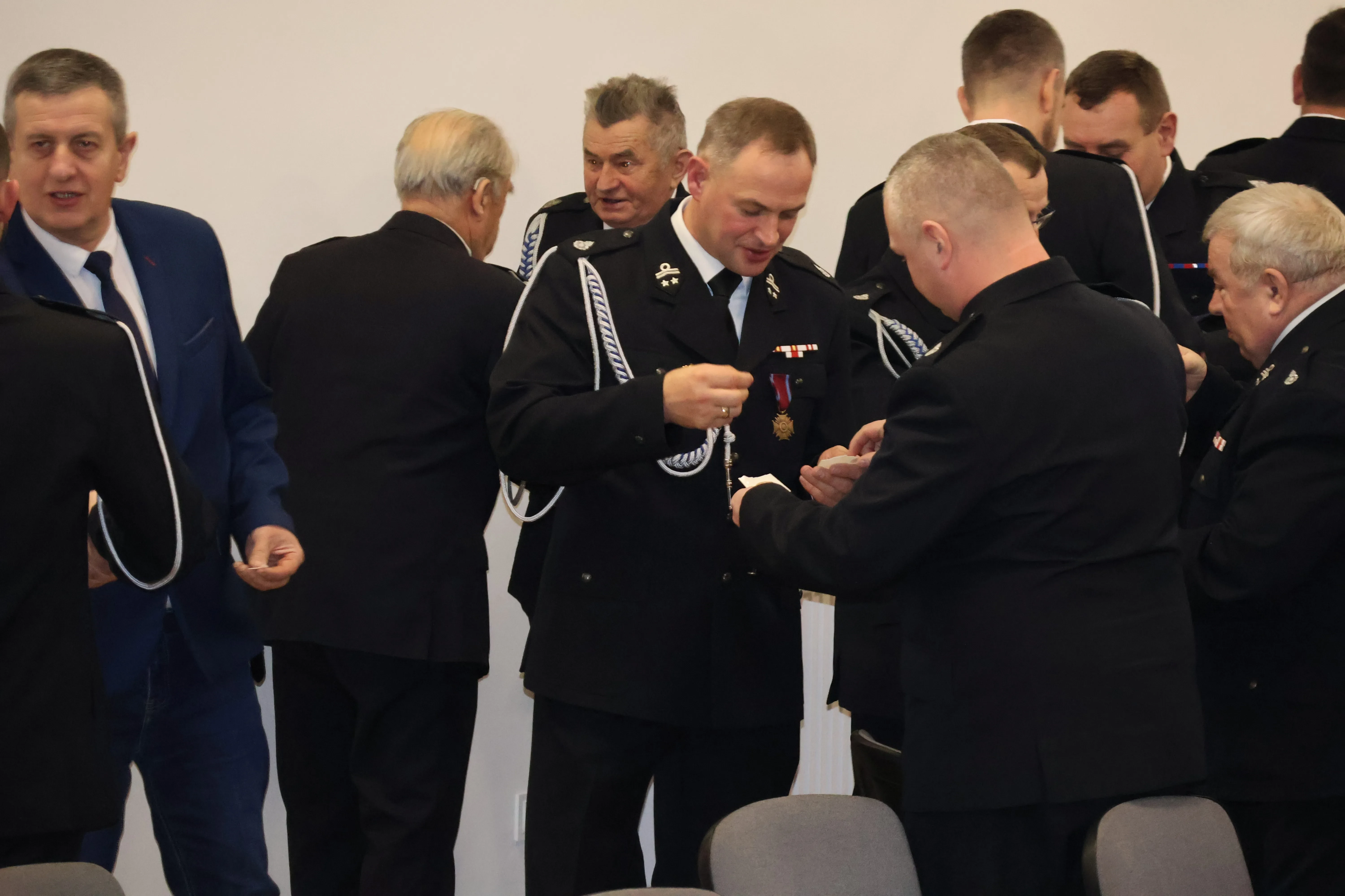 druhowie dzielą się opłatkiem
