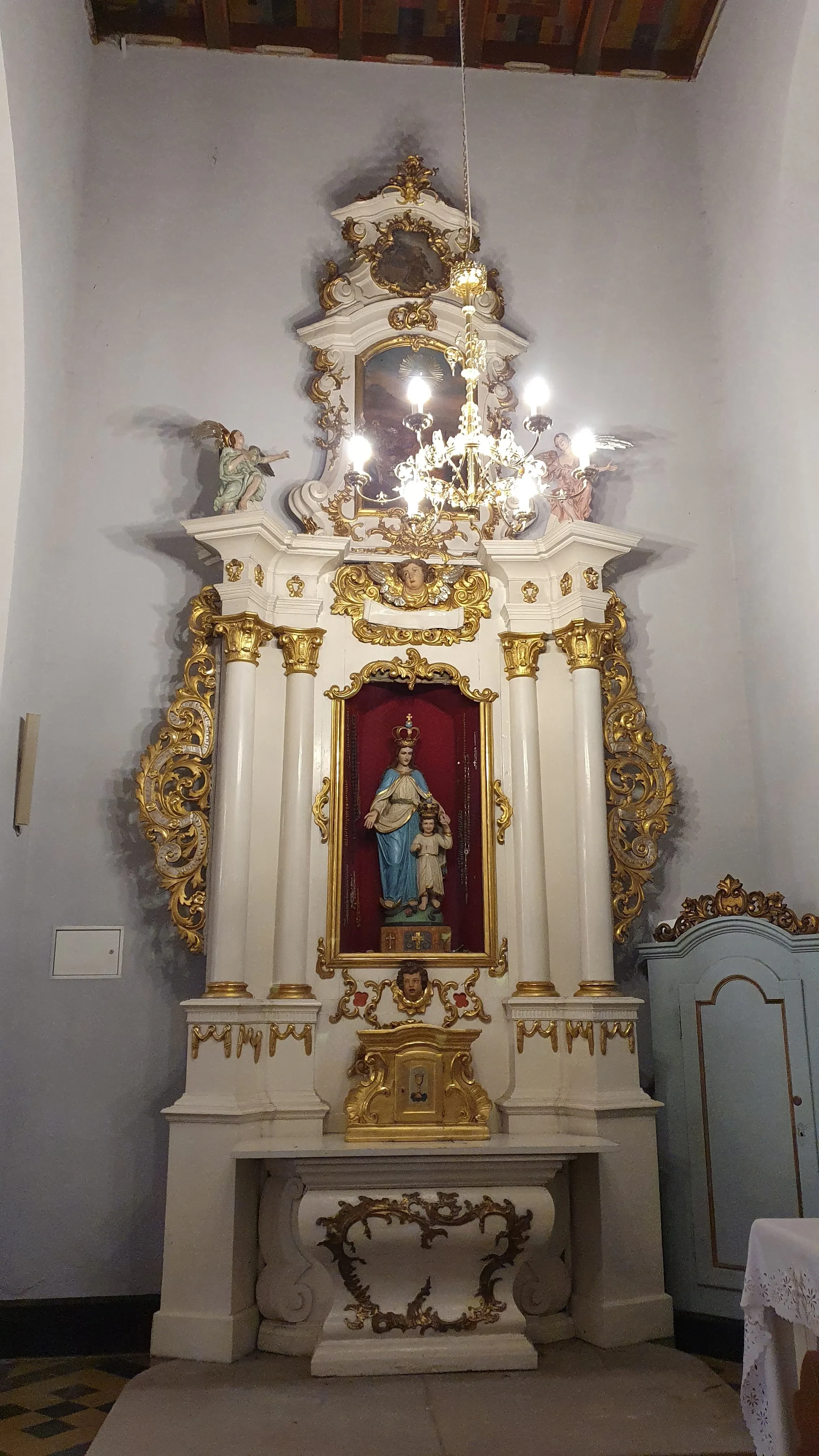 ołtarz boczny przed rozbiórką