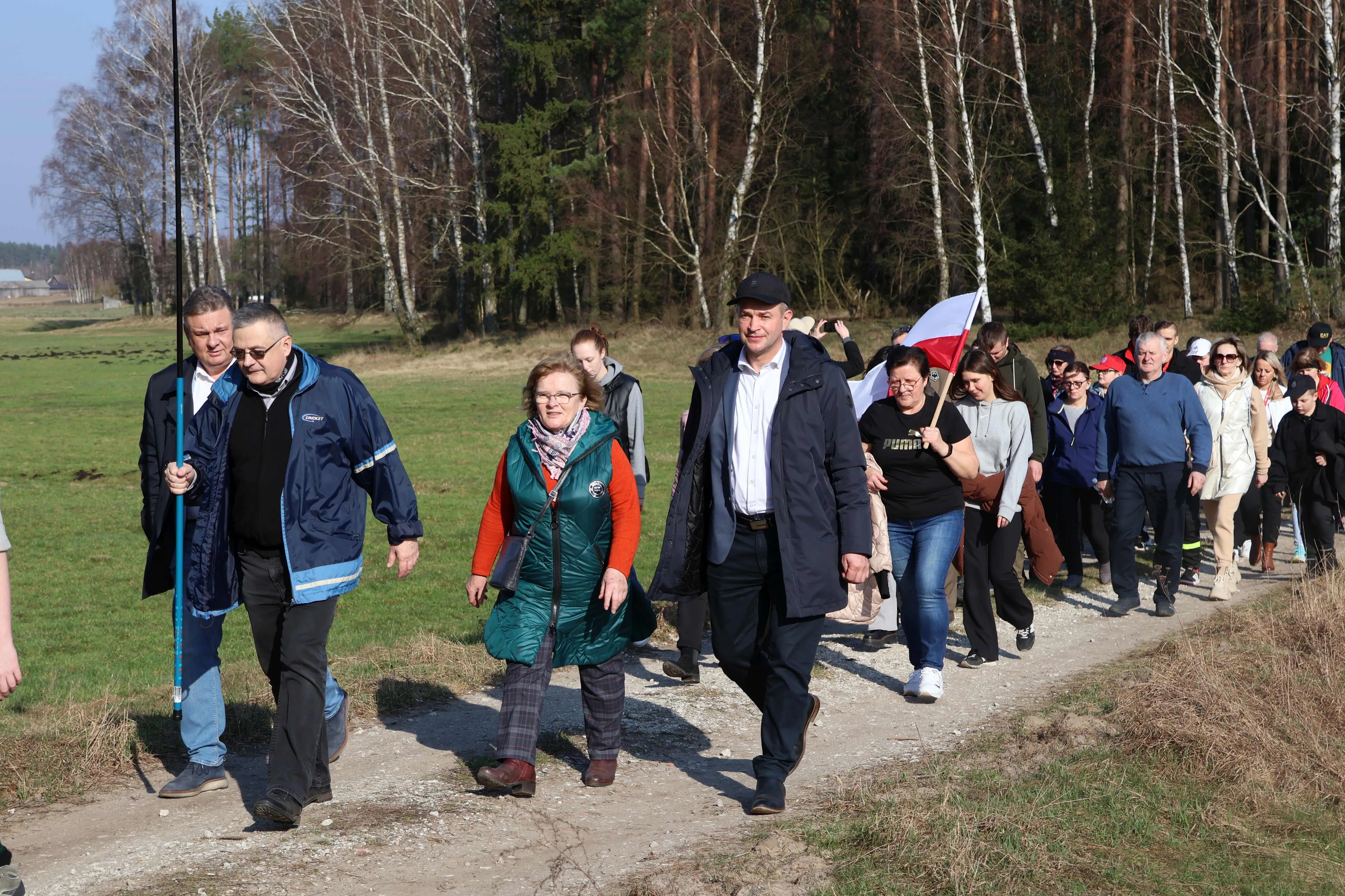 wójt z grupą ludzi