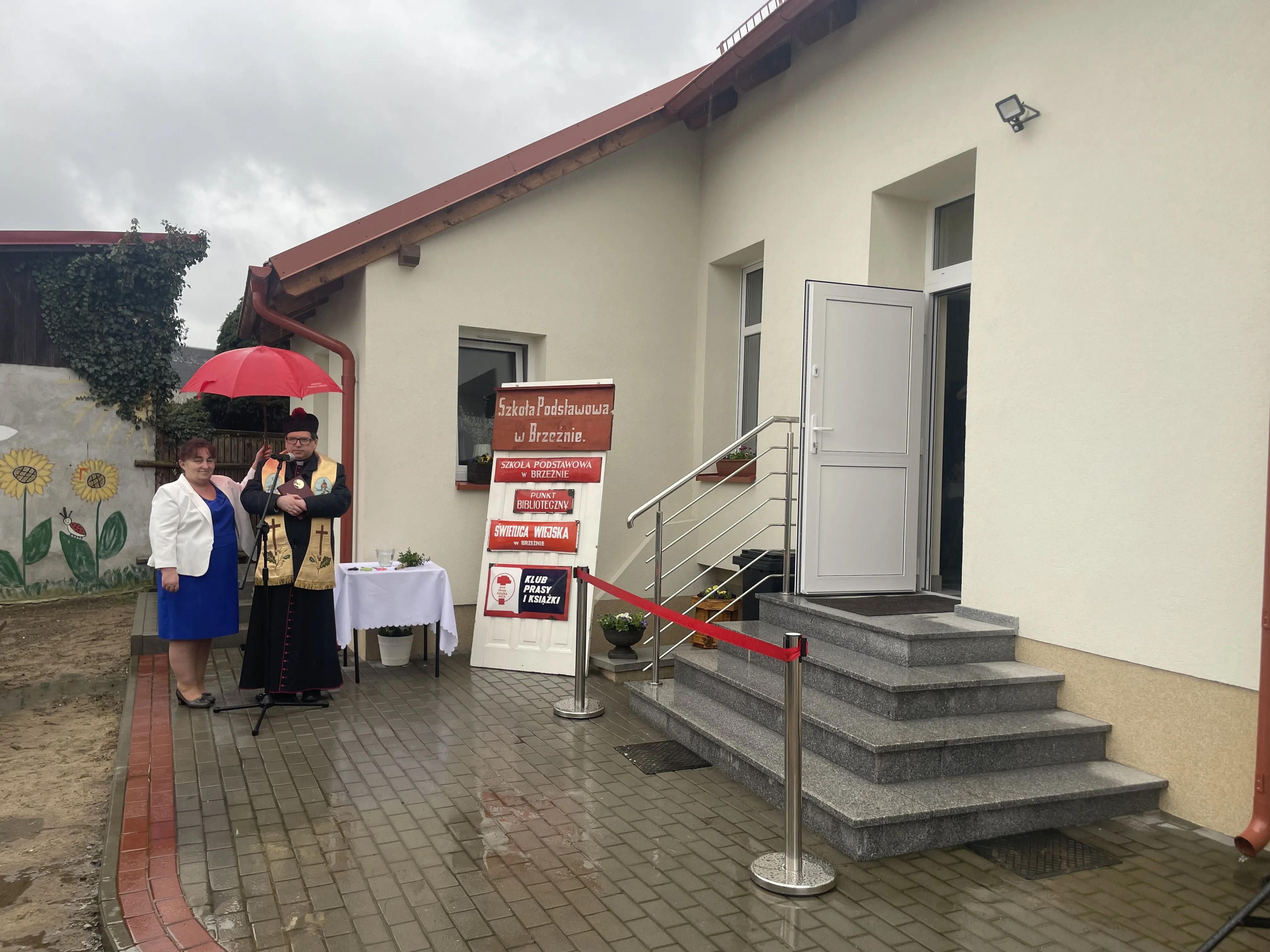 sołtysowa z księdzem