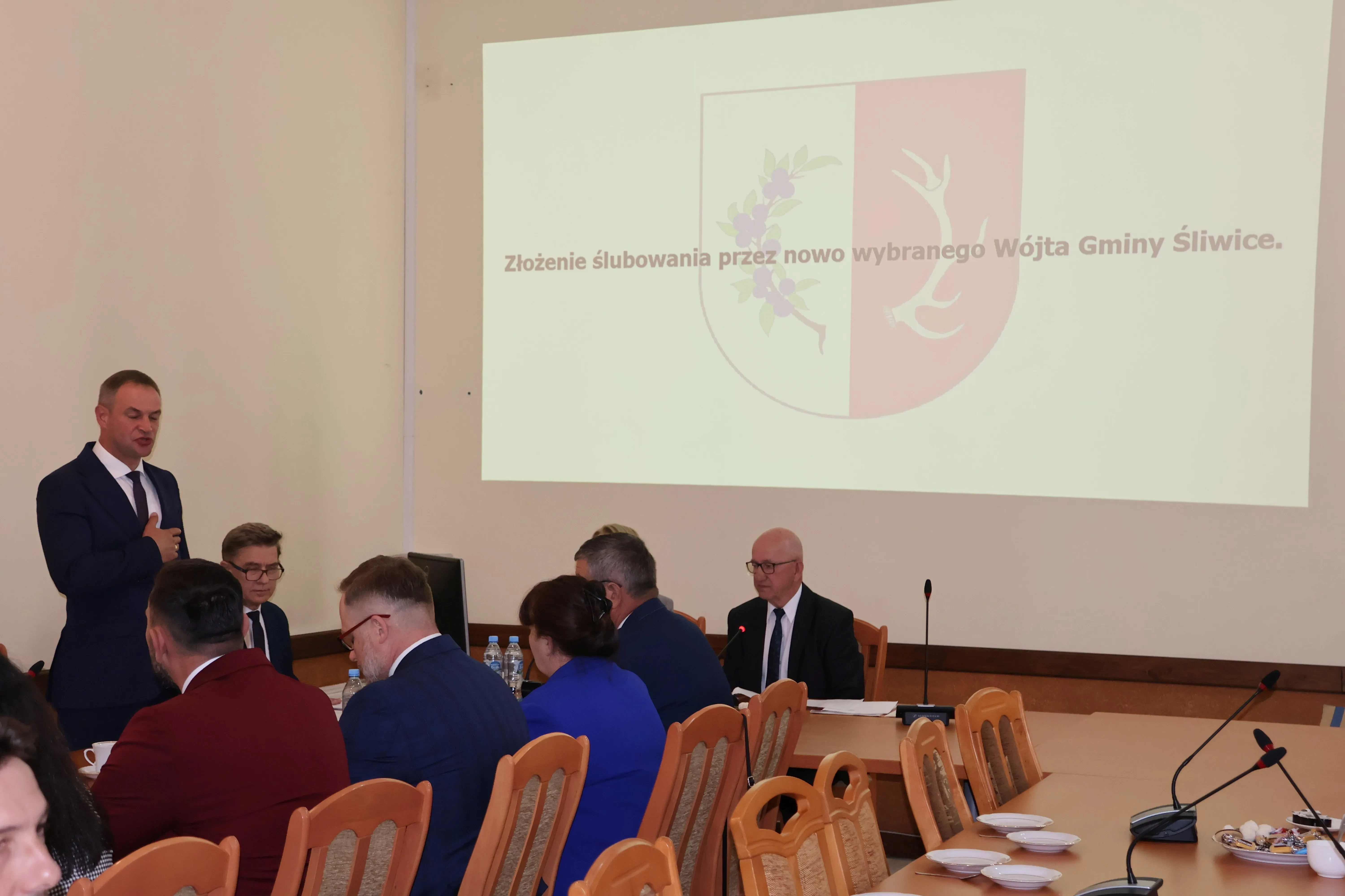 wójt ma przemówienie