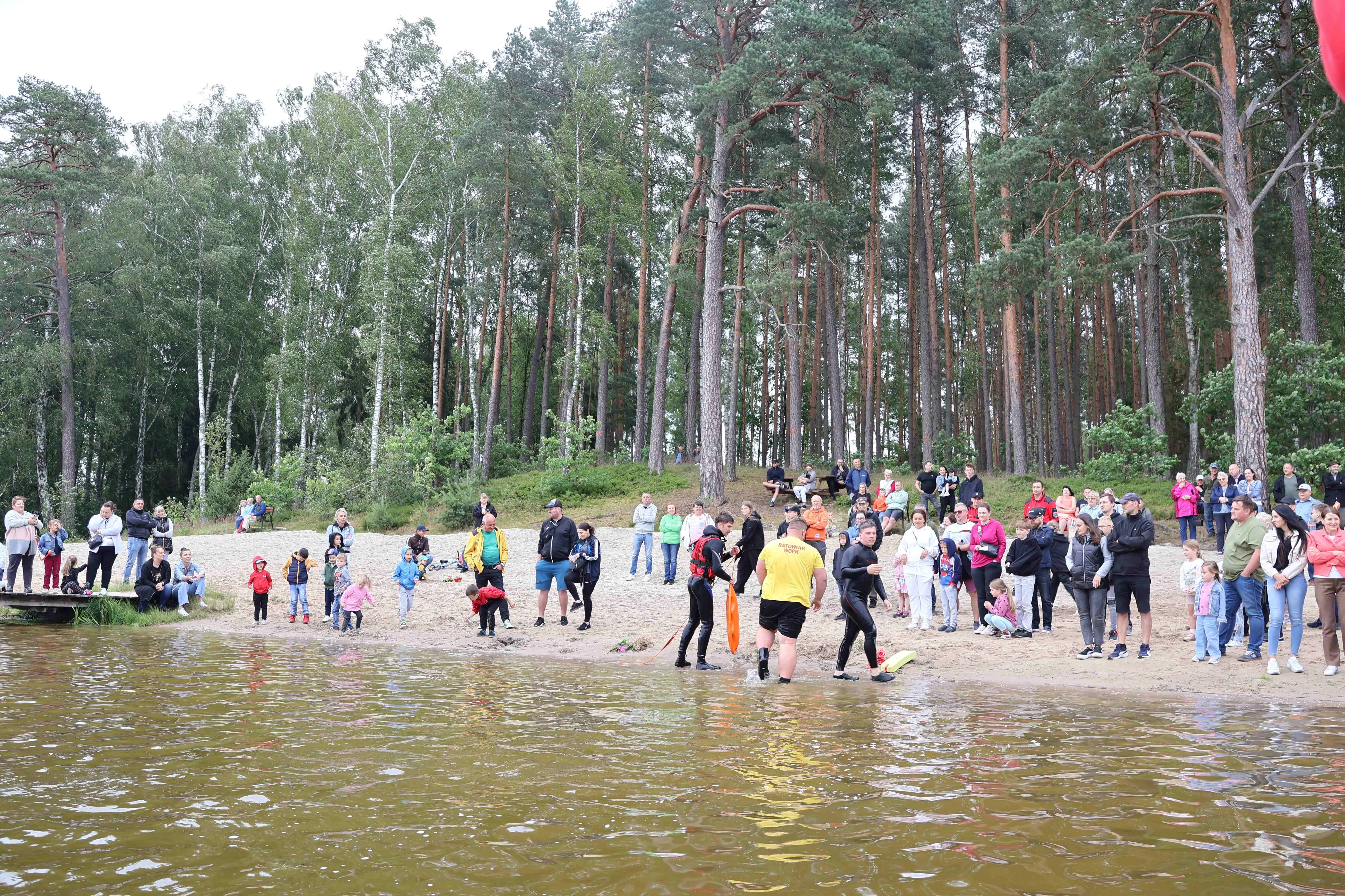 ludzie na plaży