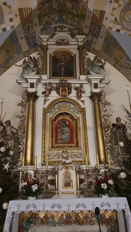 główny ołtarz przed demontażem