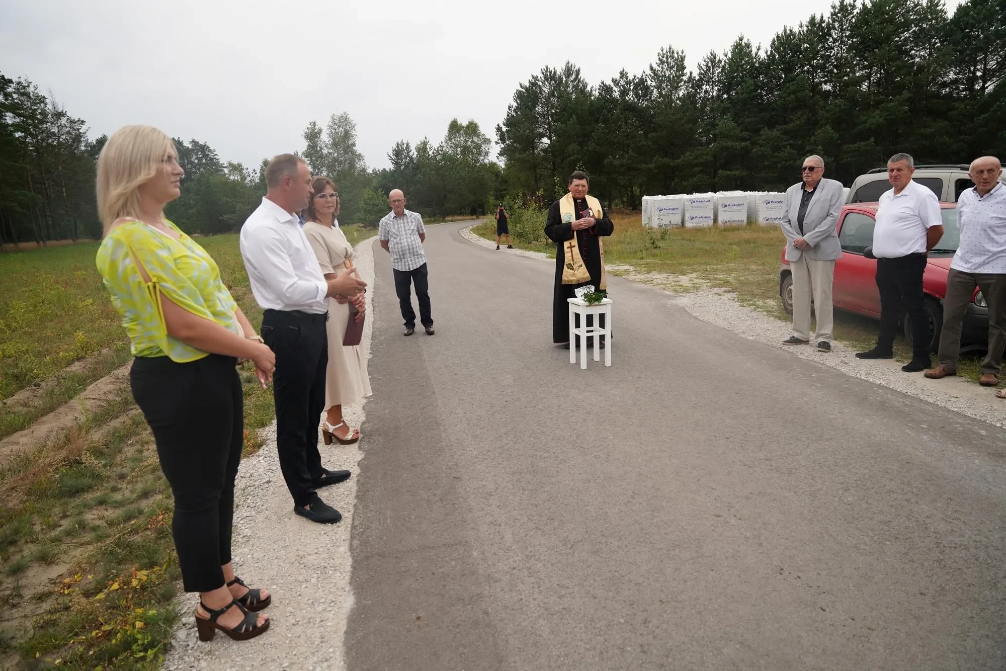 wójt przemawia do zebranych