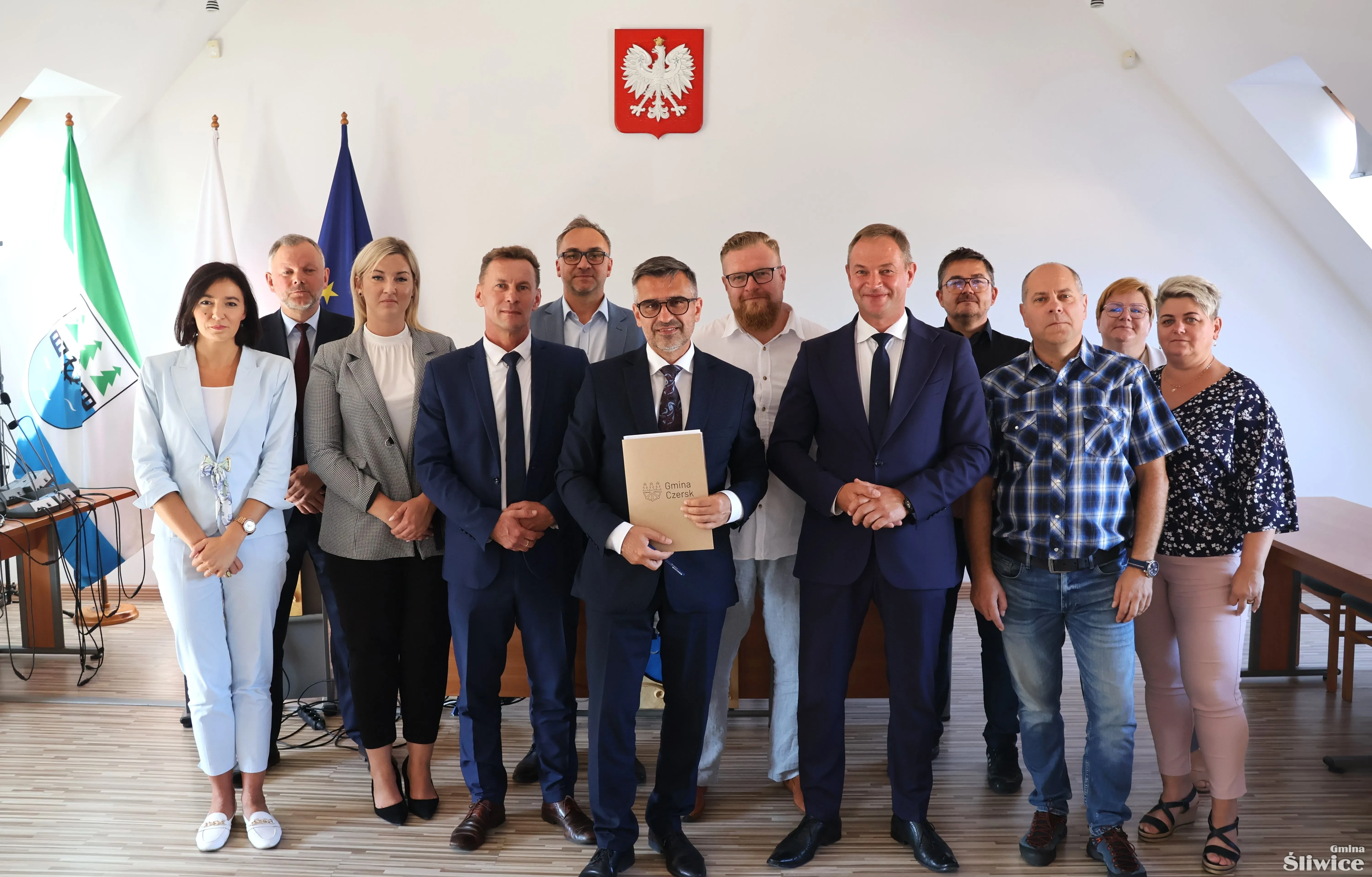 przedstawiciele gmin z podpisanymi umowami