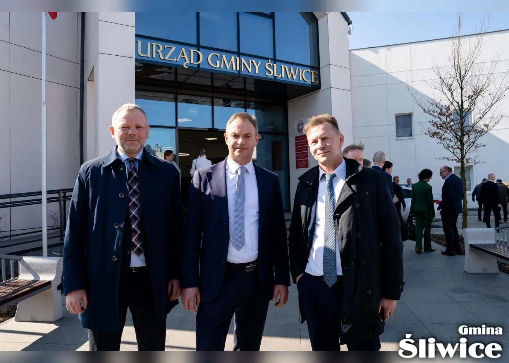 wójt z dwoma mężczyznami