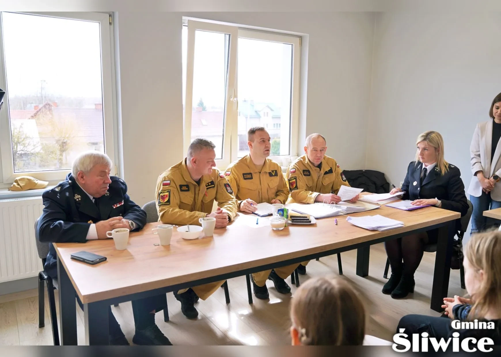 komisja sprawdza wyniki