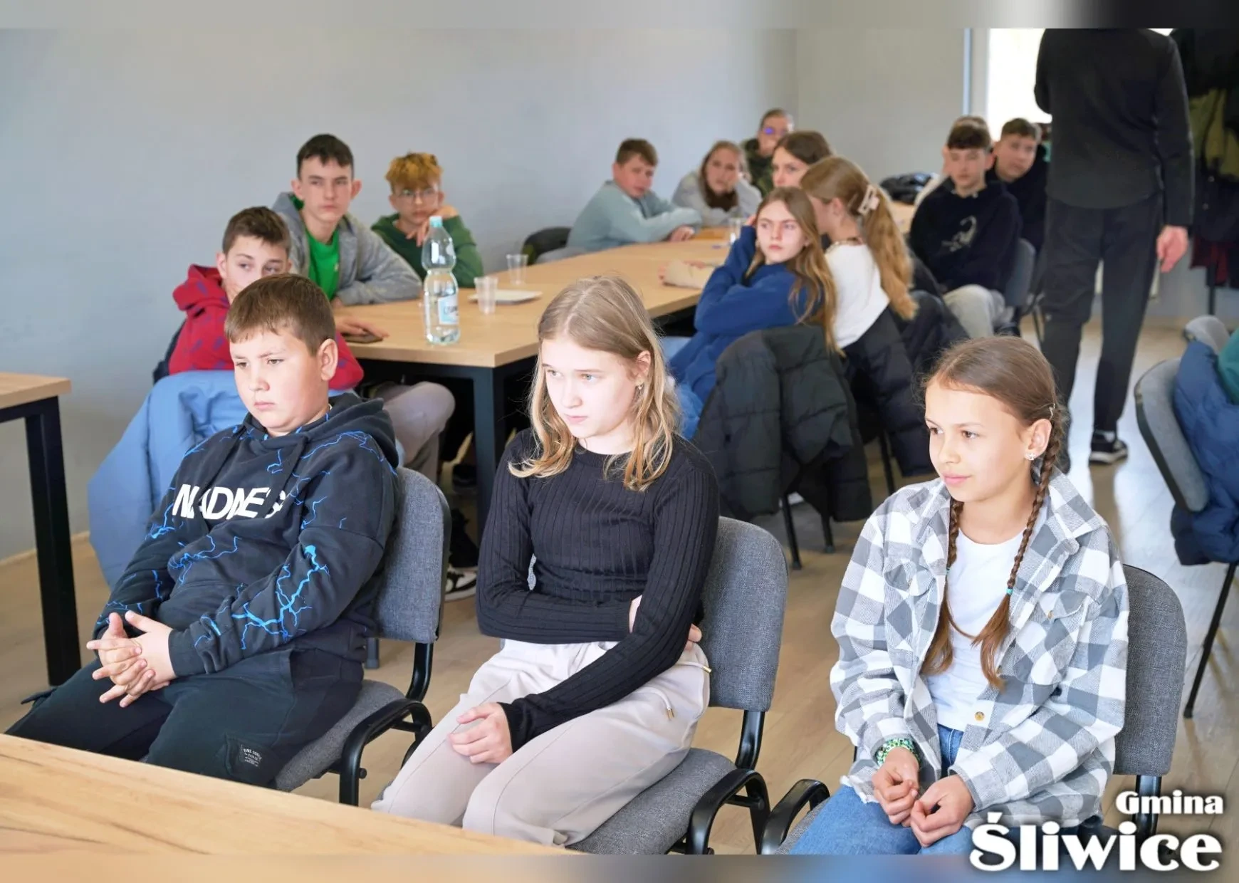 dzieci przy stole