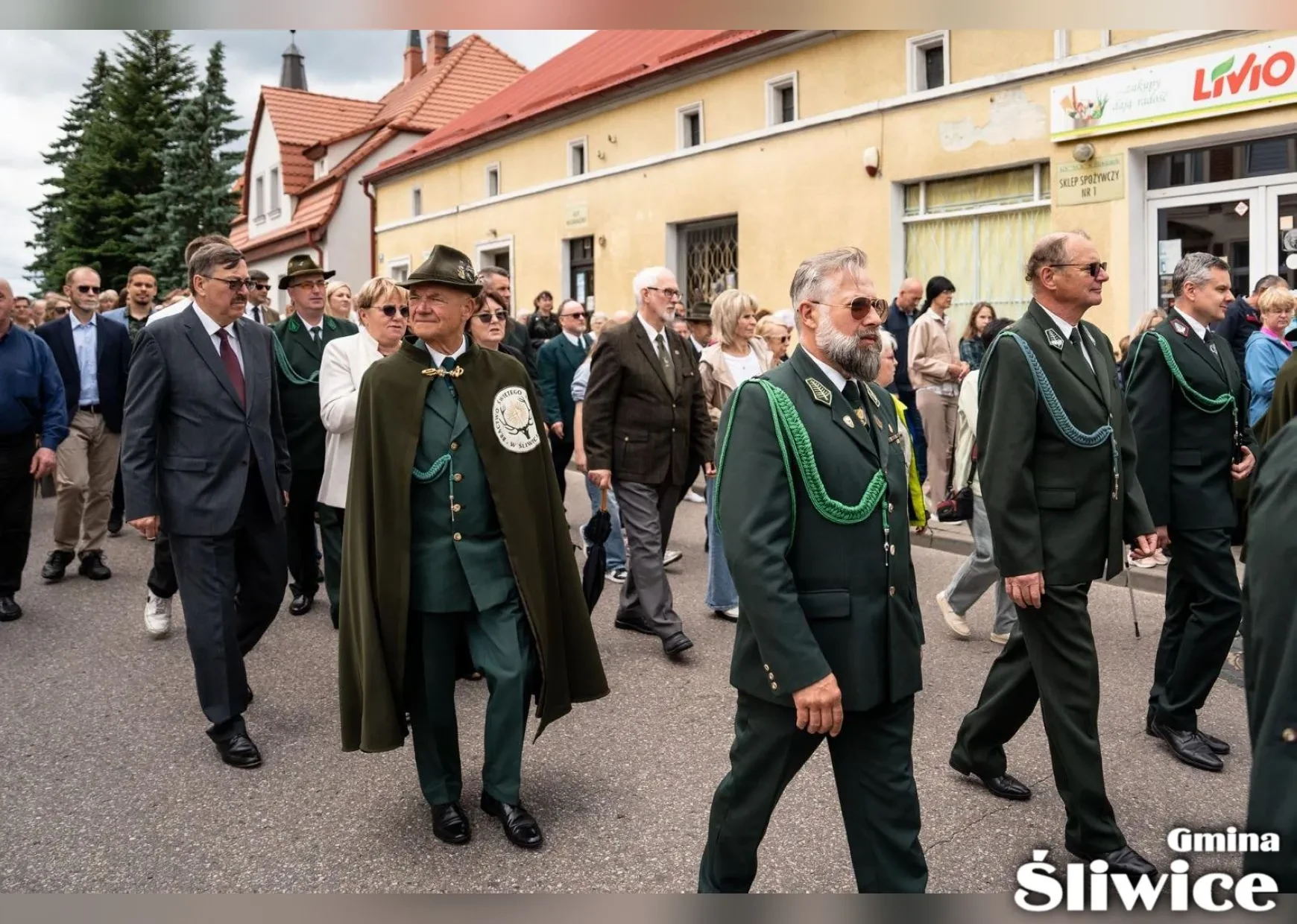 zebrani podczas pochodu