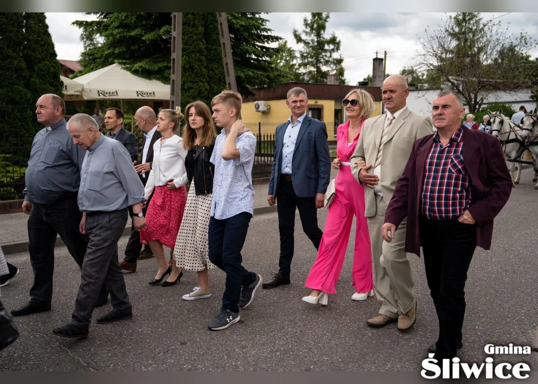 zebrani podczas pochodu