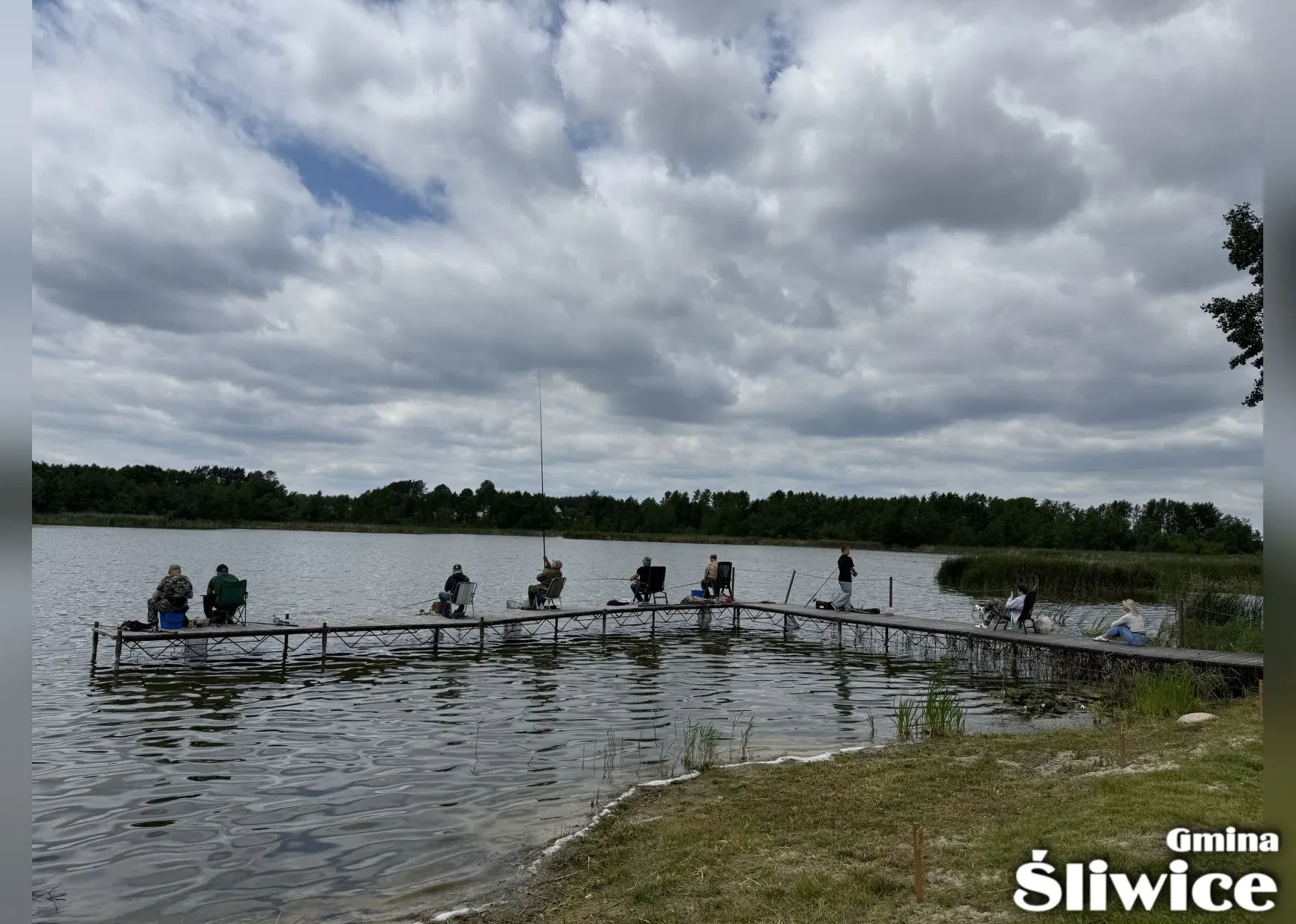 wędkarze na moście