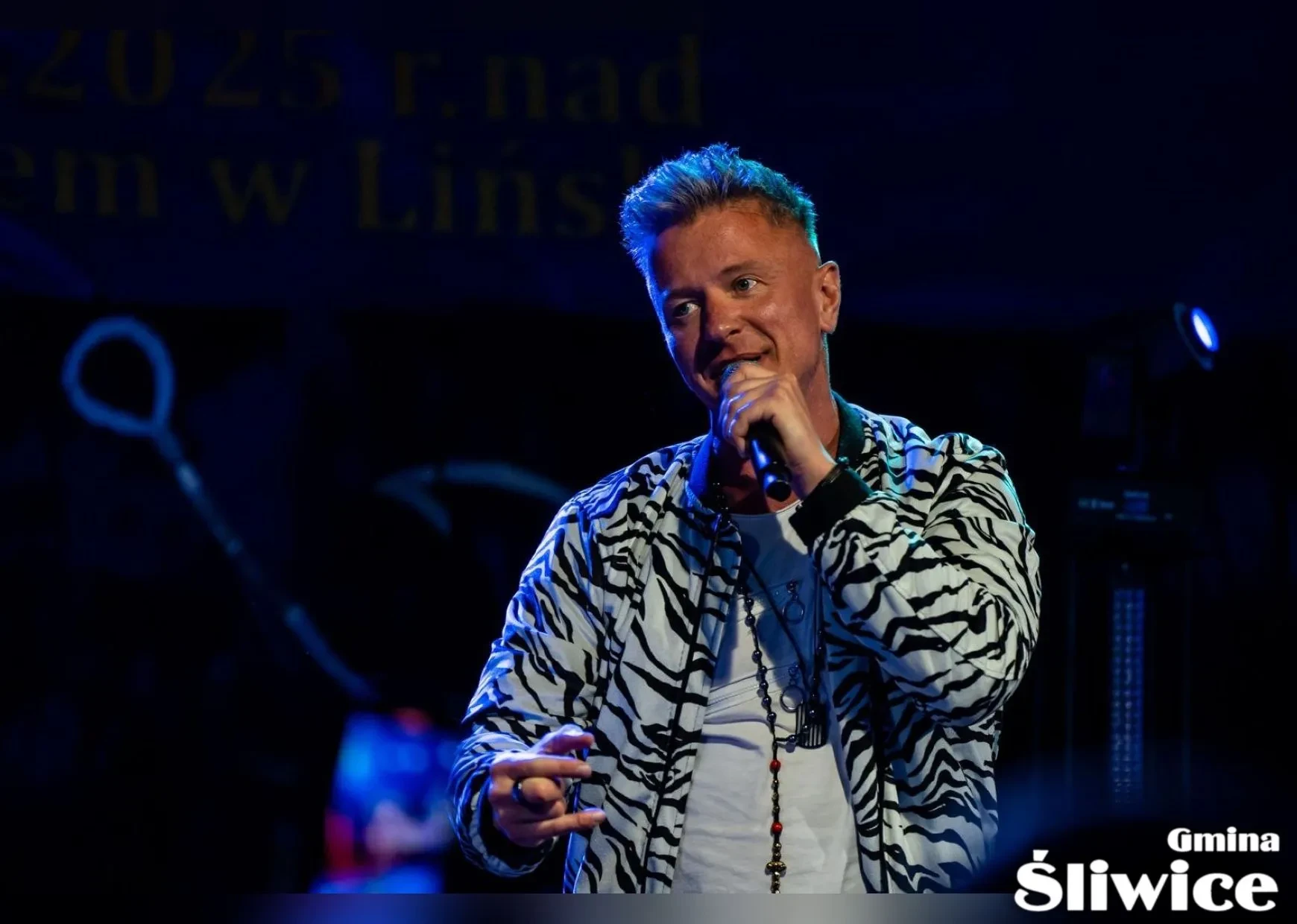 markus p śpiewa na scenie